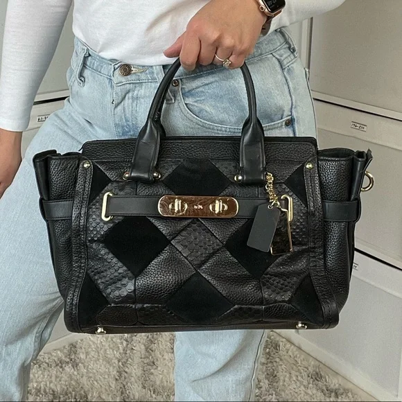Coach Swagger In Patchwork Pebble Black Leather shoulder Bag